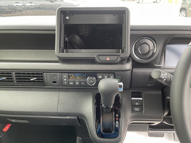 N-BOX新古車、充実装備で快適ドライブ