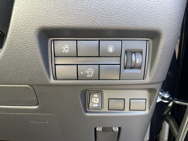 新古車ルークス