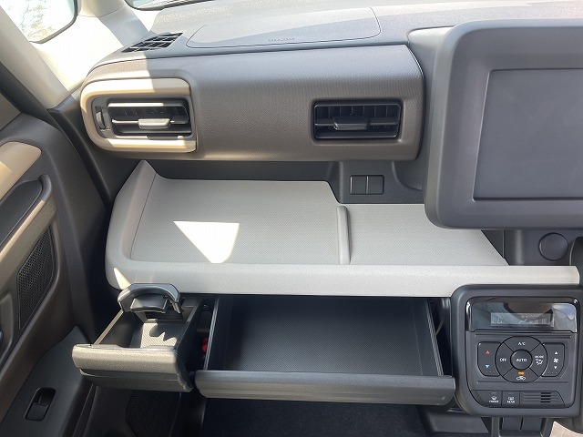 新古車スペーシアHYBRID-G