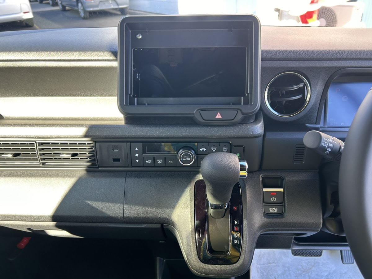 新古車N-BOXカスタムターボ、収納力も抜群で使い勝手抜群。