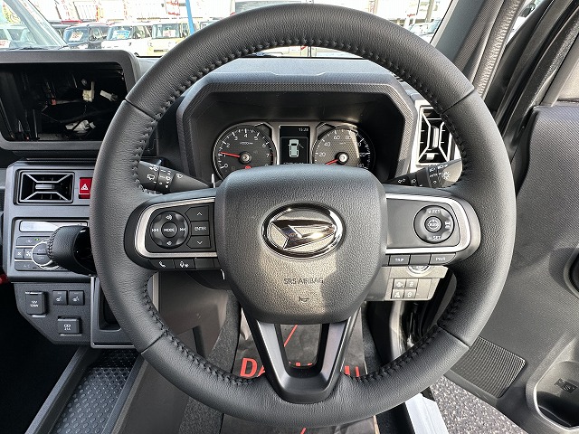 タフトGダーククロムベンチャー新古車、今なら特別価格でご提供！