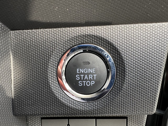 新古車タフトGダーククロムベンチャー、荷室も広く、アウトドアグッズもたっぷり積める。