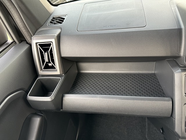 新古車タフトGダーククロムベンチャー、あなたと行く場所を選ばない一台。