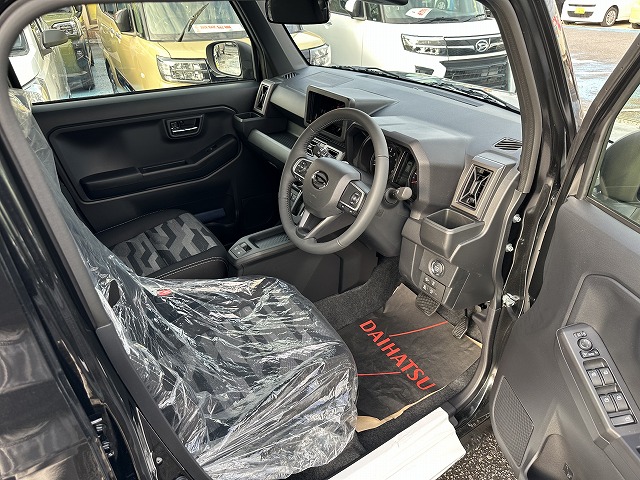 新古車タフトGダーククロムベンチャー、人気モデルが新古車なら、お買い得。