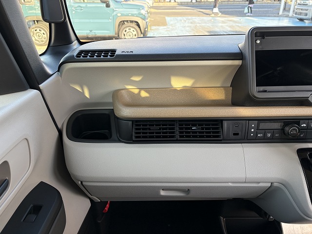 今だけ特価！N-BOX新古車、売り切り！