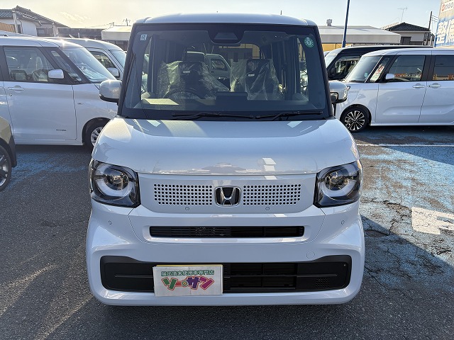 ファミリーカーに最適！N-BOX新古車、大空間