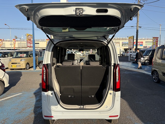 広々空間、N-BOX新古車でドライブを楽しもう！