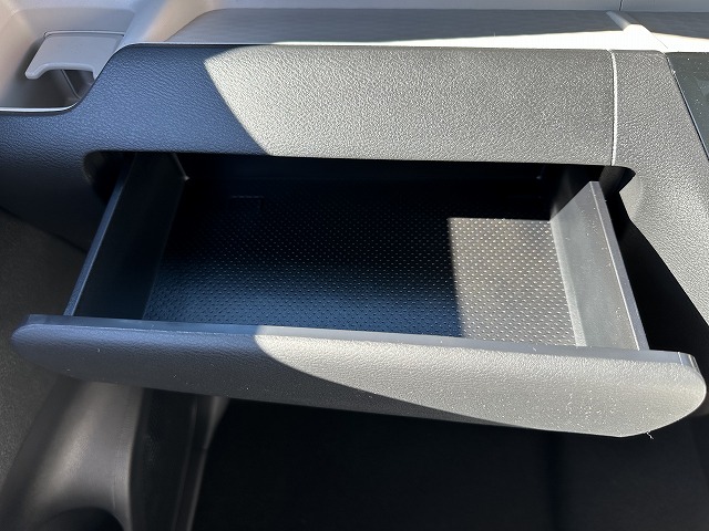 デリカミニ Tpremium新古車、低燃費で家計に優しい。