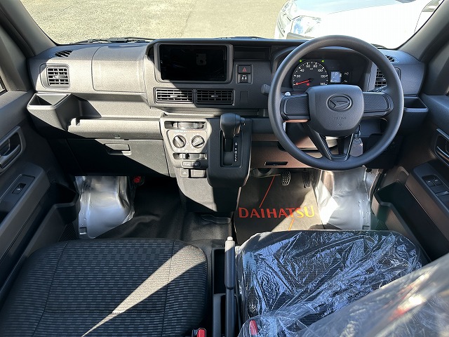 軽バン探しならコレ！低燃費で経済的な新古車ハイゼットカーゴ。