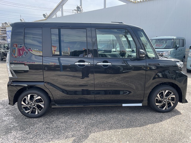 ディスプレイオーディオで快適、タントカスタムX新古車。