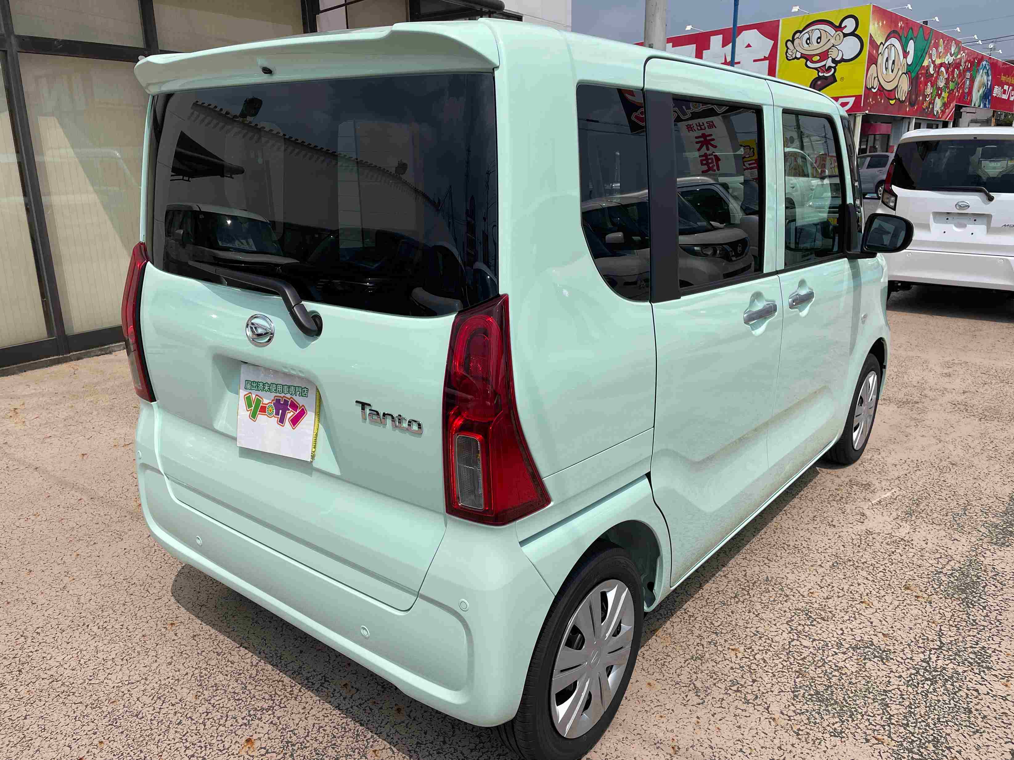 新古車タントL、コンパクトで小回りが利く