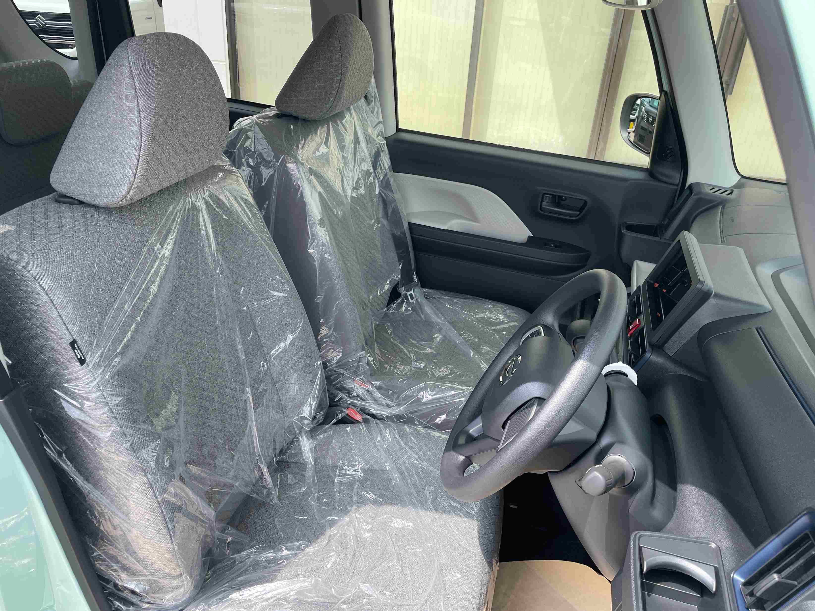 新古車タントL、街乗りもラクラク快適ドライブ。