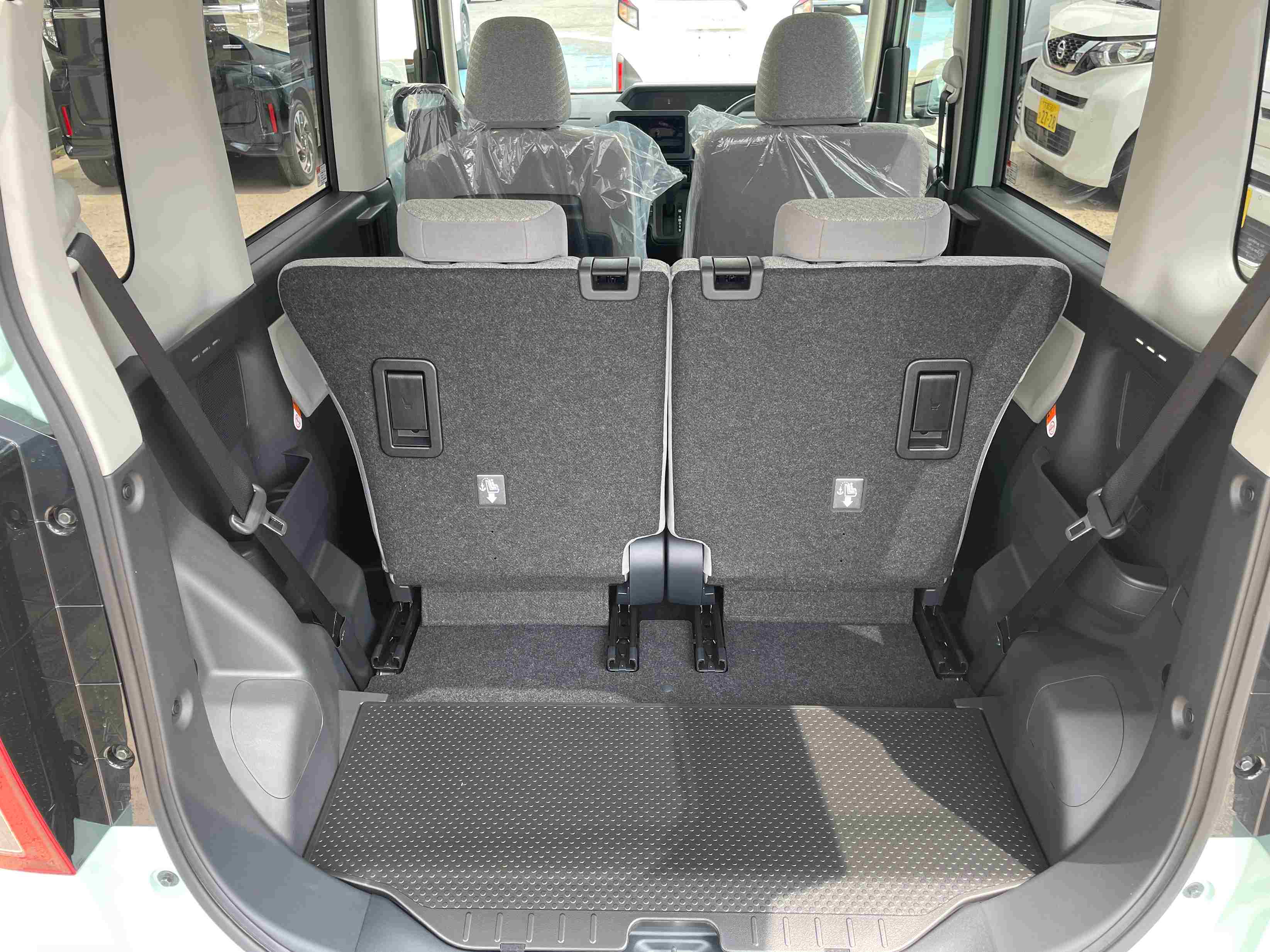 タントL、軽自動車なのに広々空間。